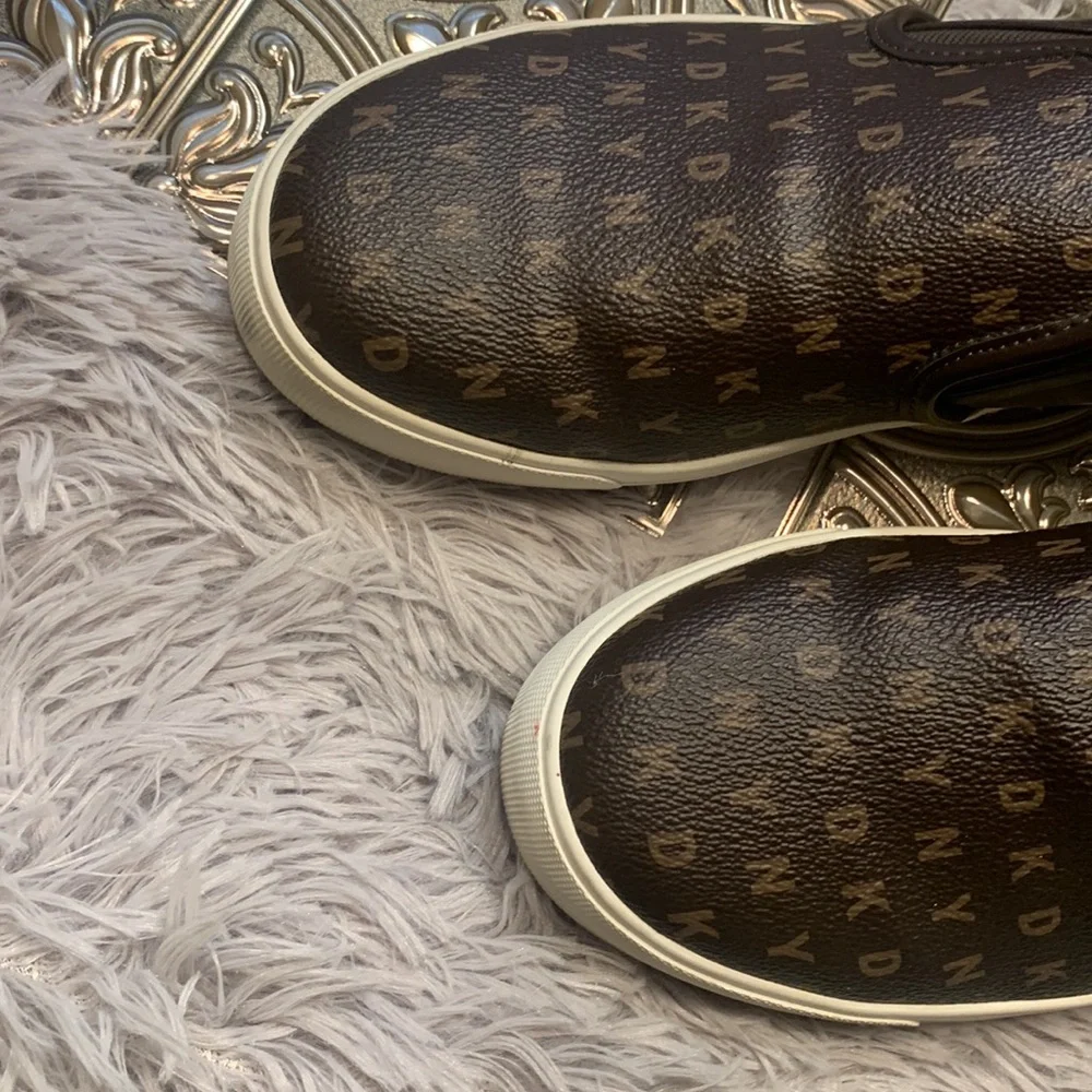 🌹DKNY • Signature Women’s Dark Brown Leather Monogram Slip-On Sneakers.• •